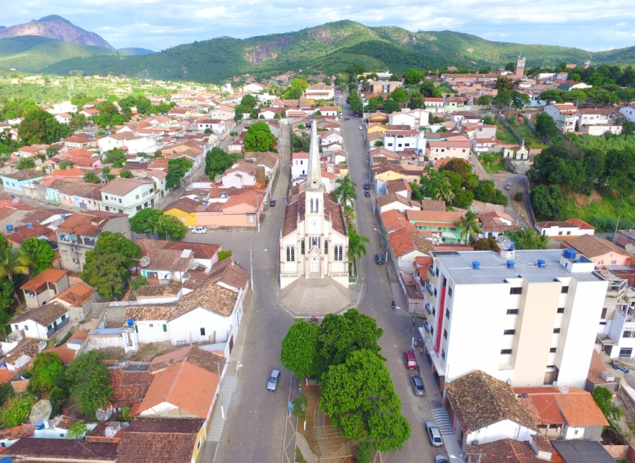 Prefeito e vereadores de Medina tomam posse; veja lista de eleitos