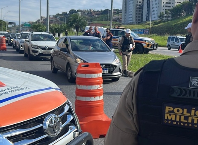 Forças de segurança de Minas intensificam operações e orientam motoristas para evitar acidentes nas estradas no período chuvoso